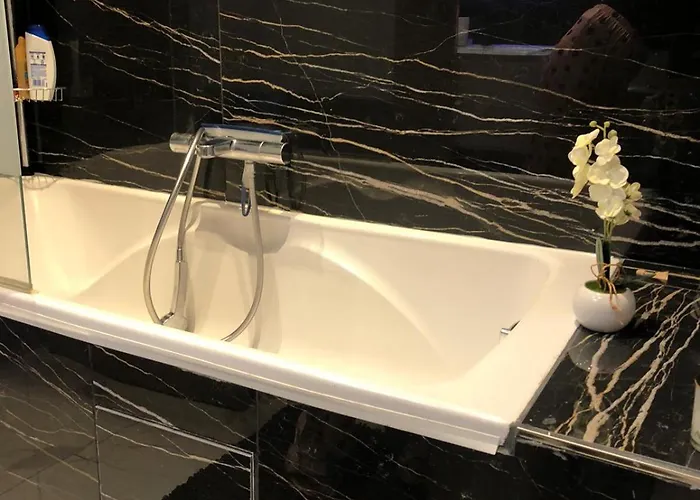 B&B Rosewood Rooftop Eiffel Paris Porte De Versailles 4*